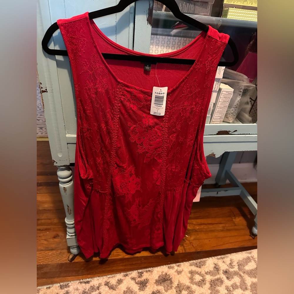 Beautiful red lace front sleeveless top.  Size 4. Torrid.